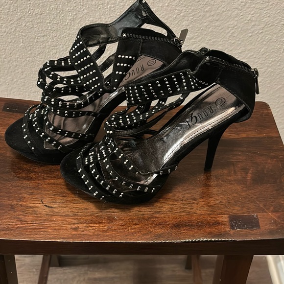 Summer Sandals - Picture 1 of 3